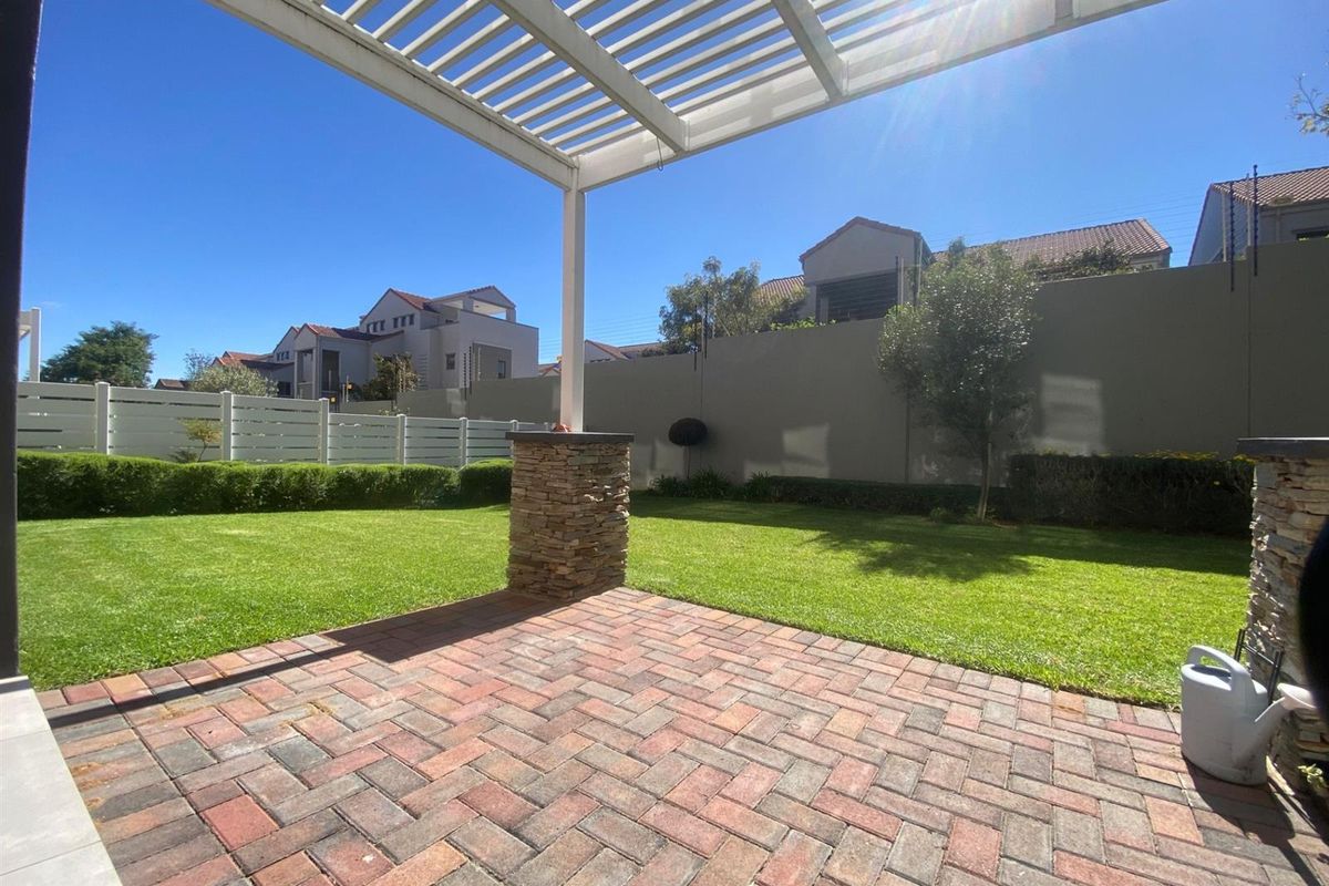 3-Bedroom 2-Bathroom 2-Car Park Ground Floor Apartment Available Now For Rent in Bryanston - Photo 5
