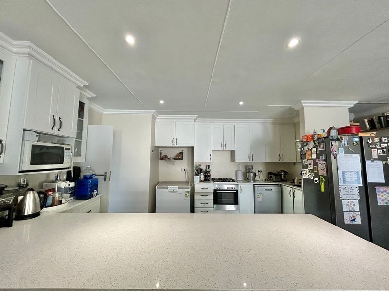 The feeling is just right at this home in Fountains Estate Jeffreys Bay - Photo 10