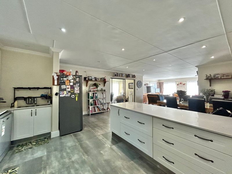 The feeling is just right at this home in Fountains Estate Jeffreys Bay - Photo 9