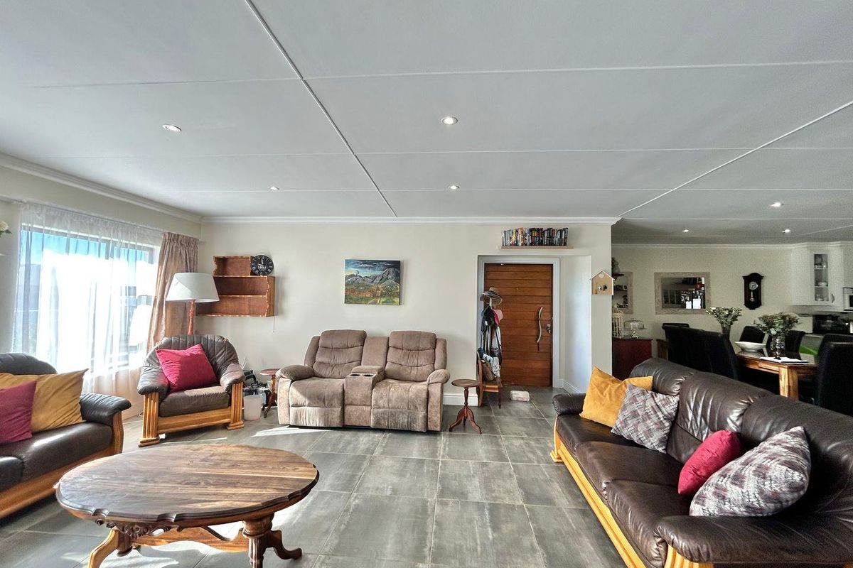 The feeling is just right at this home in Fountains Estate Jeffreys Bay - Photo 5