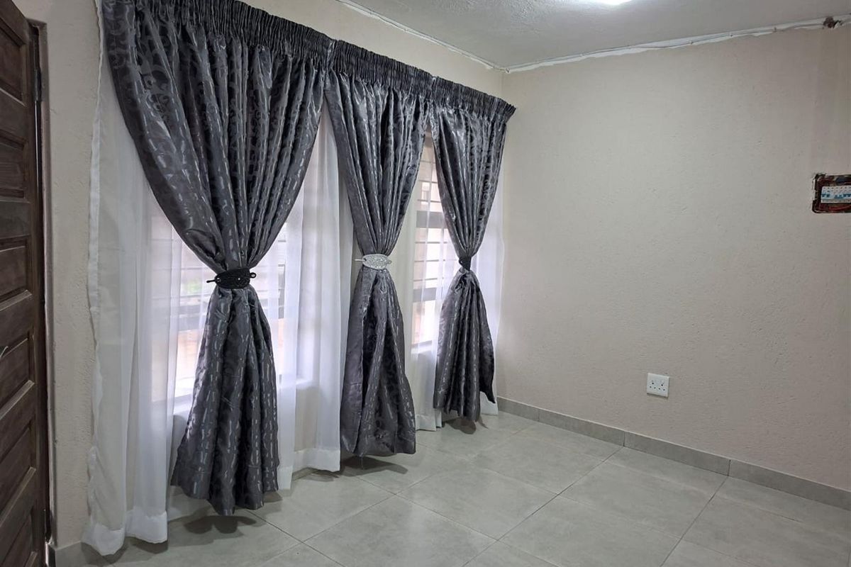 Showroom To Rent in Msholozi, White River - Photo 4