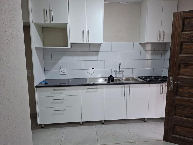 Showroom To Rent in Msholozi, White River - Photo 2