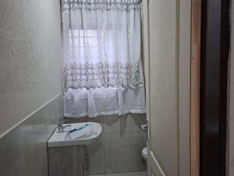 Showroom To Rent in Msholozi, White River - Photo 7