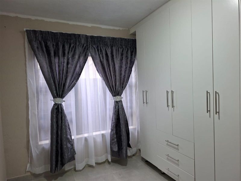 Showroom To Rent in Msholozi, White River - Photo 5