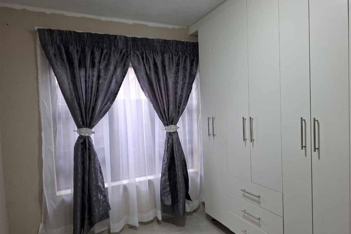 Showroom To Rent in Msholozi, White River - Photo 5