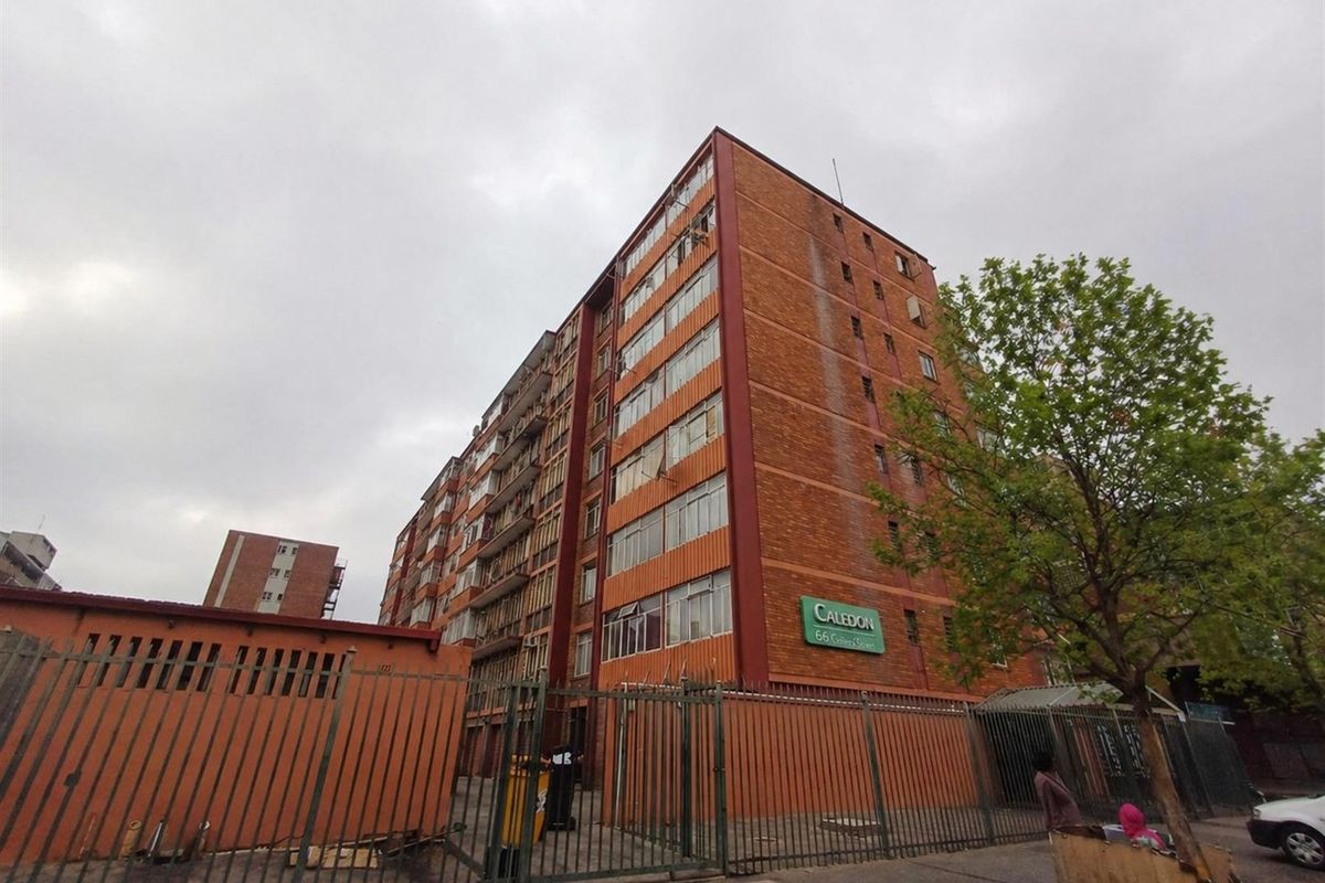 2-3 BED APARTMENT WITH GARAGE FOR SALE - Photo 5