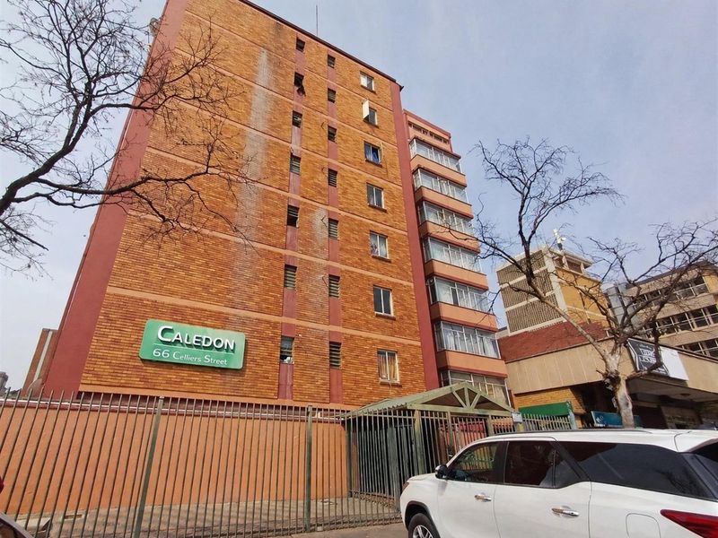 2-3 BED APARTMENT WITH GARAGE FOR SALE - Photo 3
