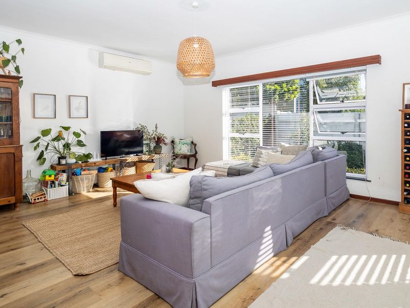 A Home with Space, Light and Mountain Views in Paarl - Photo 6