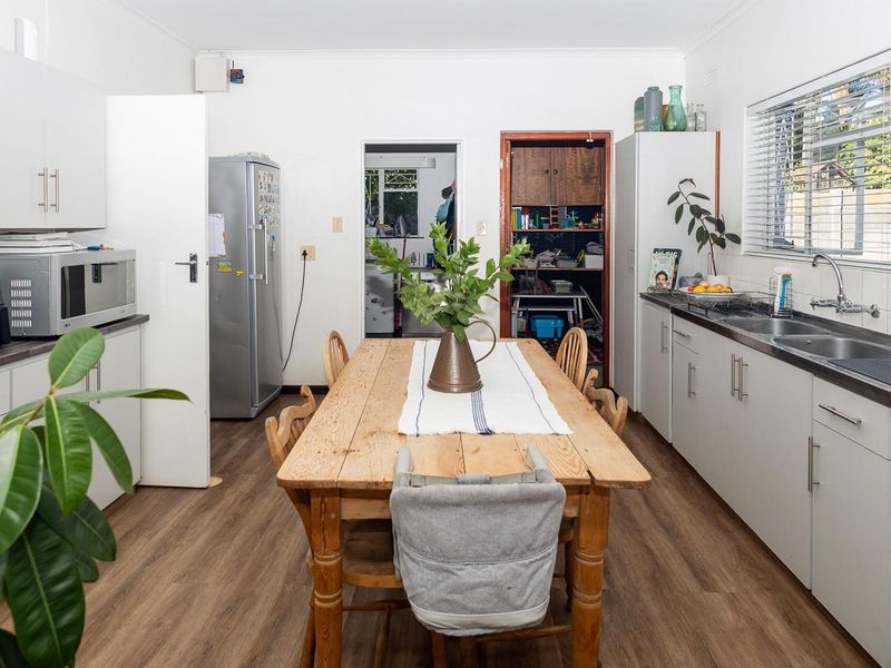 A Home with Space, Light and Mountain Views in Paarl - Photo 10