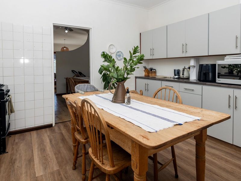 A Home with Space, Light and Mountain Views in Paarl - Photo 9