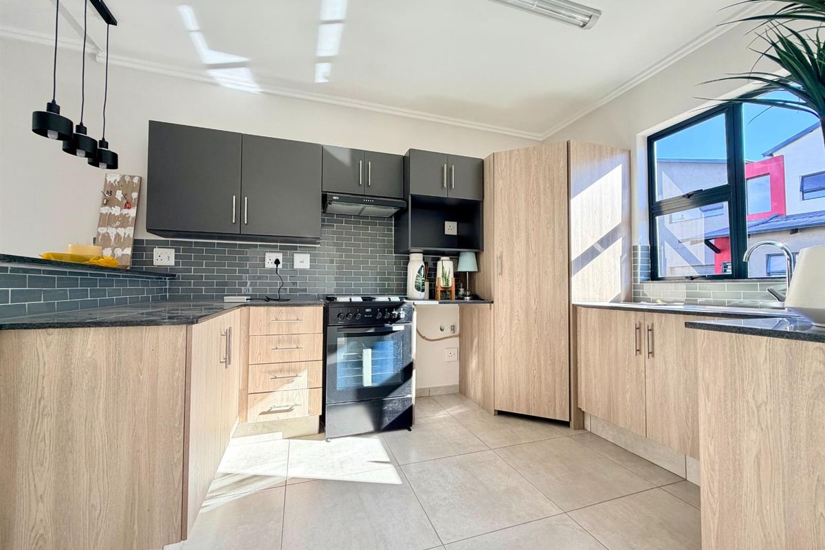 Townhouse For Sale in Glen Marais, Kempton Park - Photo 3