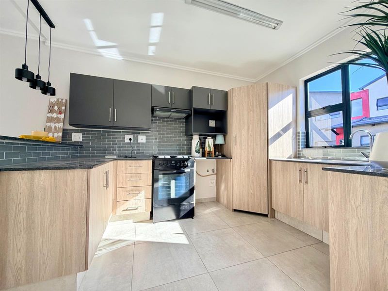 Townhouse For Sale in Glen Marais, Kempton Park - Photo 3