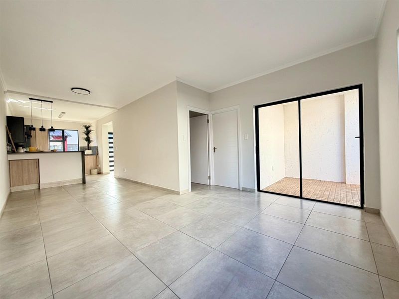 Townhouse For Sale in Glen Marais, Kempton Park - Photo 2