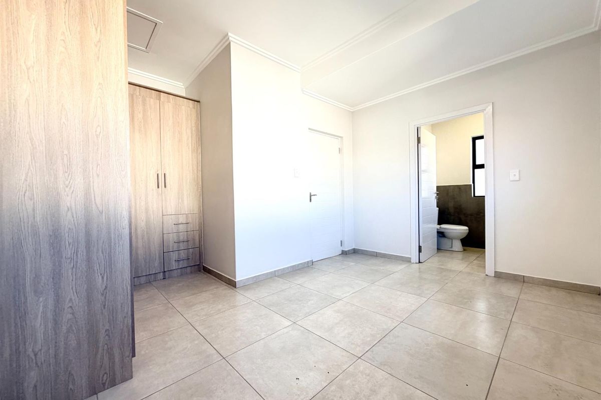 Townhouse For Sale in Glen Marais, Kempton Park - Photo 5