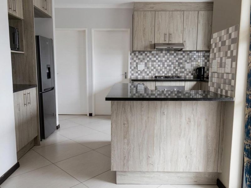 Stylish 2-Bedroom Apartment with Balcony in Sought-After Blue Lily Lane, Buh Rein Estate - Photo 3