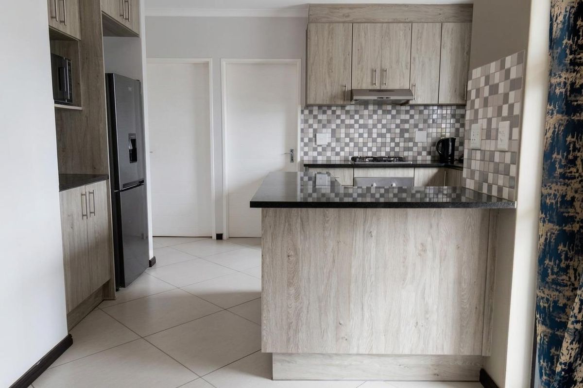 Stylish 2-Bedroom Apartment with Balcony in Sought-After Blue Lily Lane, Buh Rein Estate - Photo 3