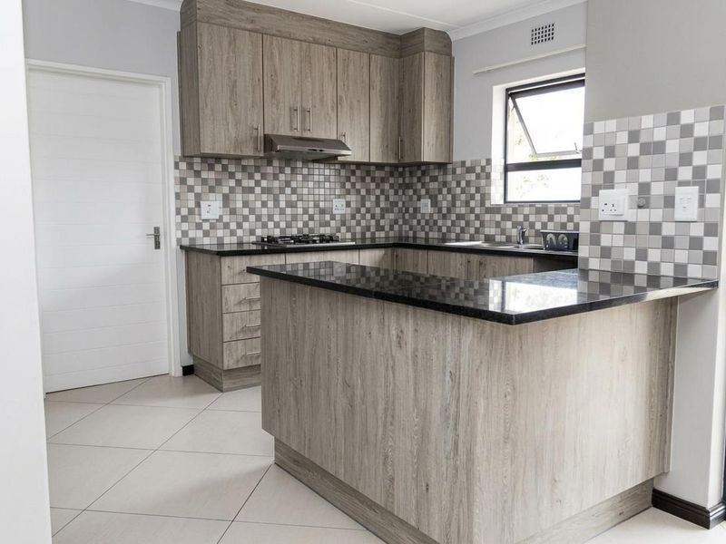 Stylish 2-Bedroom Apartment with Balcony in Sought-After Blue Lily Lane, Buh Rein Estate - Photo 2