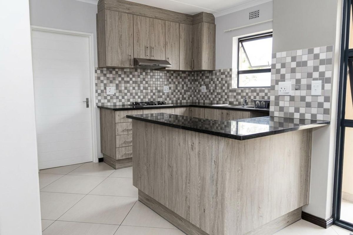 Stylish 2-Bedroom Apartment with Balcony in Sought-After Blue Lily Lane, Buh Rein Estate - Photo 2