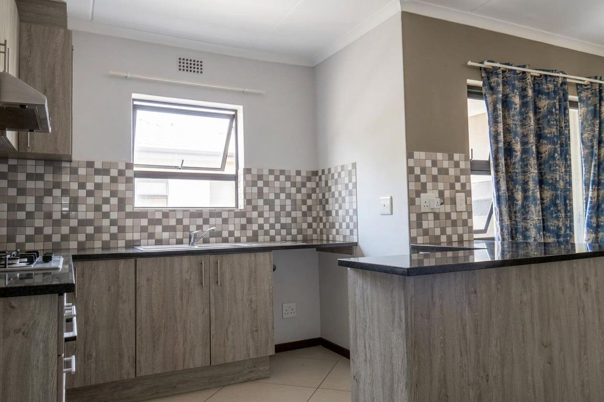 Stylish 2-Bedroom Apartment with Balcony in Sought-After Blue Lily Lane, Buh Rein Estate - Photo 4