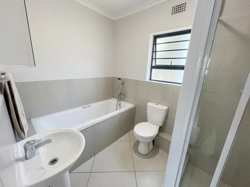 Stylish 2-Bedroom Apartment with Balcony in Sought-After Blue Lily Lane, Buh Rein Estate - Photo 8