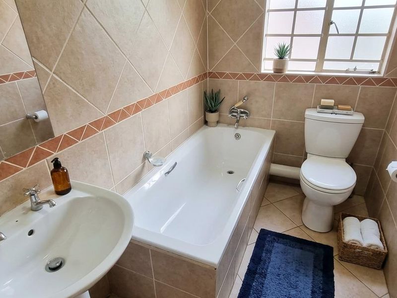 Secure, Stylish Living in The Wilds Estate - Space, Comfort and Peace of Mind - Photo 10