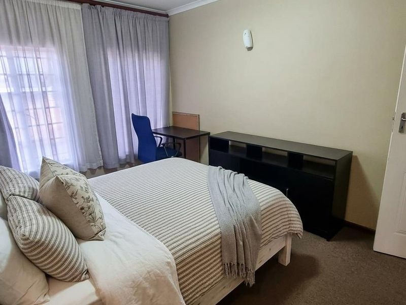 Secure, Stylish Living in The Wilds Estate - Space, Comfort and Peace of Mind - Photo 5