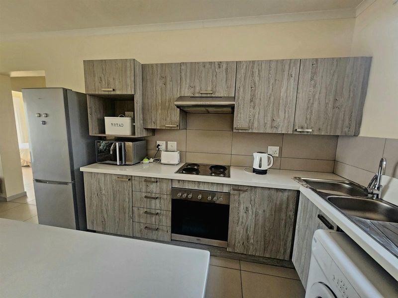 Modern 2 Bedroom 2nd Floor Apartment To Rent in Carlswald, Midrand - Photo 2