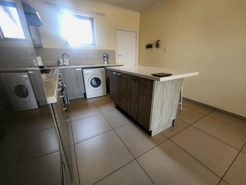 Modern 2 Bedroom 2nd Floor Apartment To Rent in Carlswald, Midrand - Photo 5