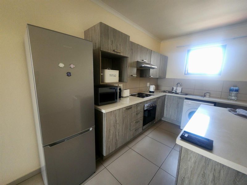Modern 2 Bedroom 2nd Floor Apartment To Rent in Carlswald, Midrand - Photo 4