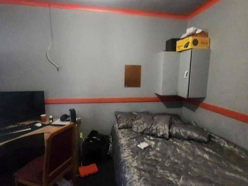 Spacious 3 Bedroom 2.5 bathroom with Flatlet and Prime Location in Van Dyk Park - Photo 9