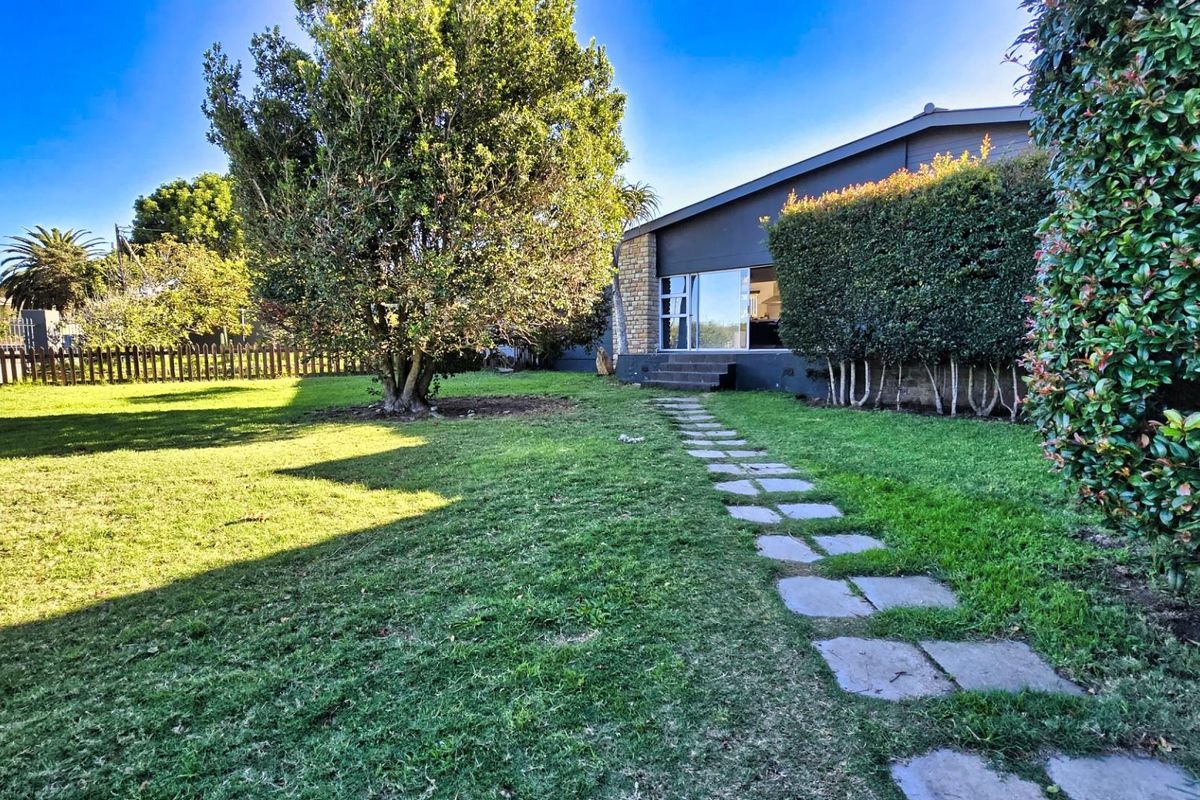 House For Sale in Mossel Bay Central Mossel Bay Western Cape - Photo 2