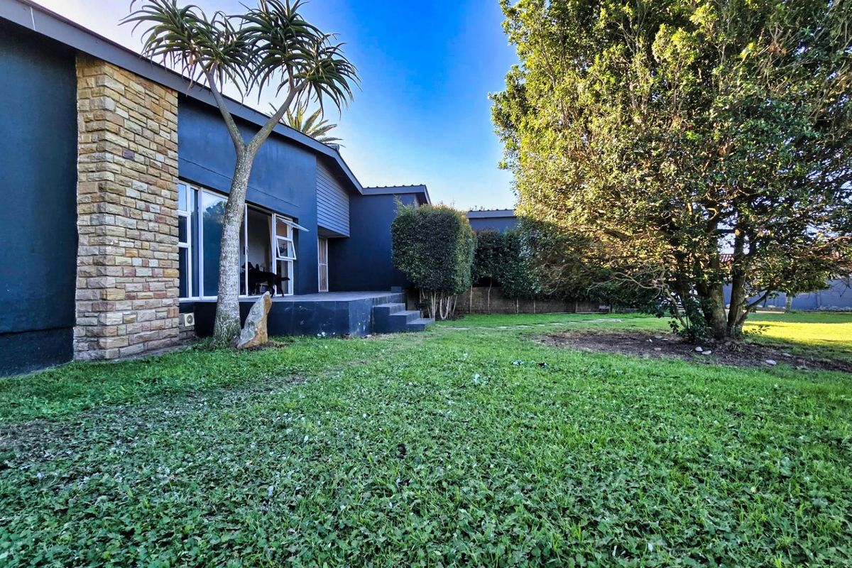 House For Sale in Mossel Bay Central Mossel Bay Western Cape - Photo 3