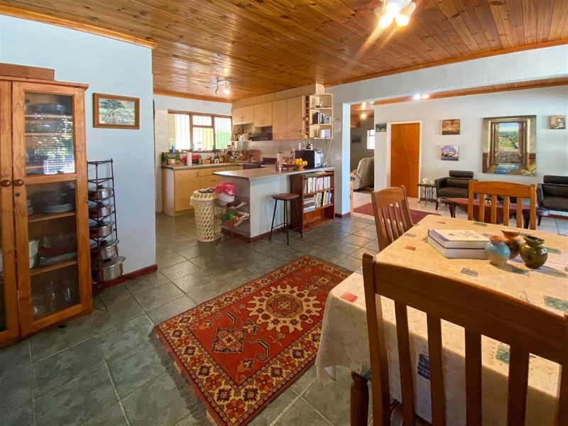 Spacious 4-Bedroom Home with Flexible Layout in Quiet Street - Photo 10