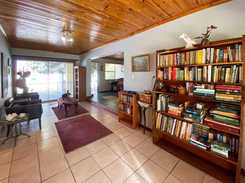 Spacious 4-Bedroom Home with Flexible Layout in Quiet Street - Photo 6