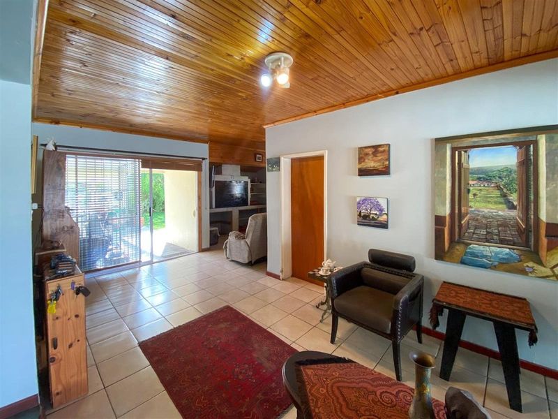 Spacious 4-Bedroom Home with Flexible Layout in Quiet Street - Photo 3