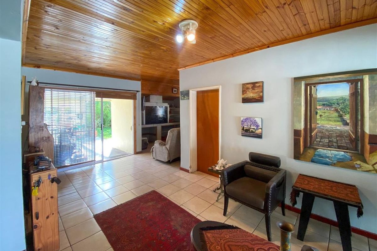 Spacious 4-Bedroom Home with Flexible Layout in Quiet Street - Photo 3