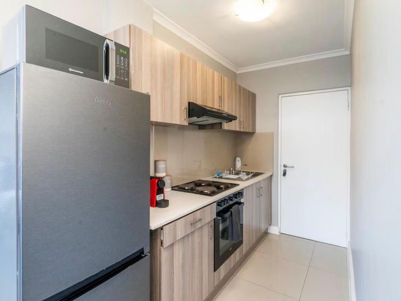 Apartment For Sale in Woodstock, Cape Town - Photo 3