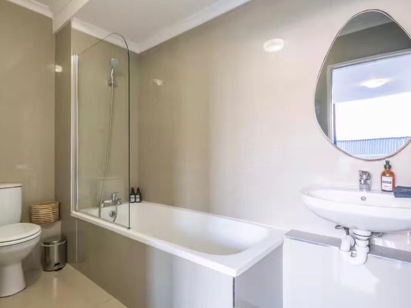 Apartment For Sale in Woodstock, Cape Town - Photo 9