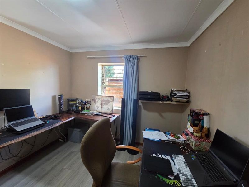 2 Bedroom Townhouse For Sale in Die Hoewes, Centurion - Photo 8