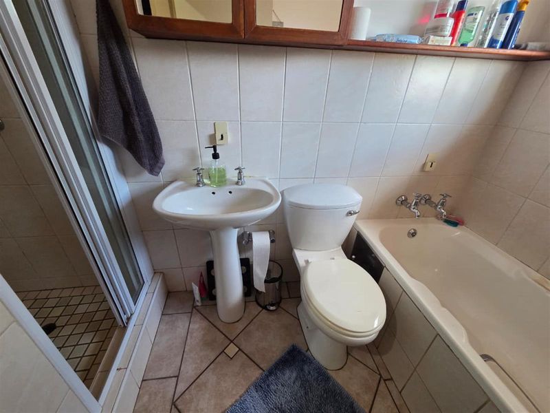 2 Bedroom Townhouse For Sale in Die Hoewes, Centurion - Photo 10