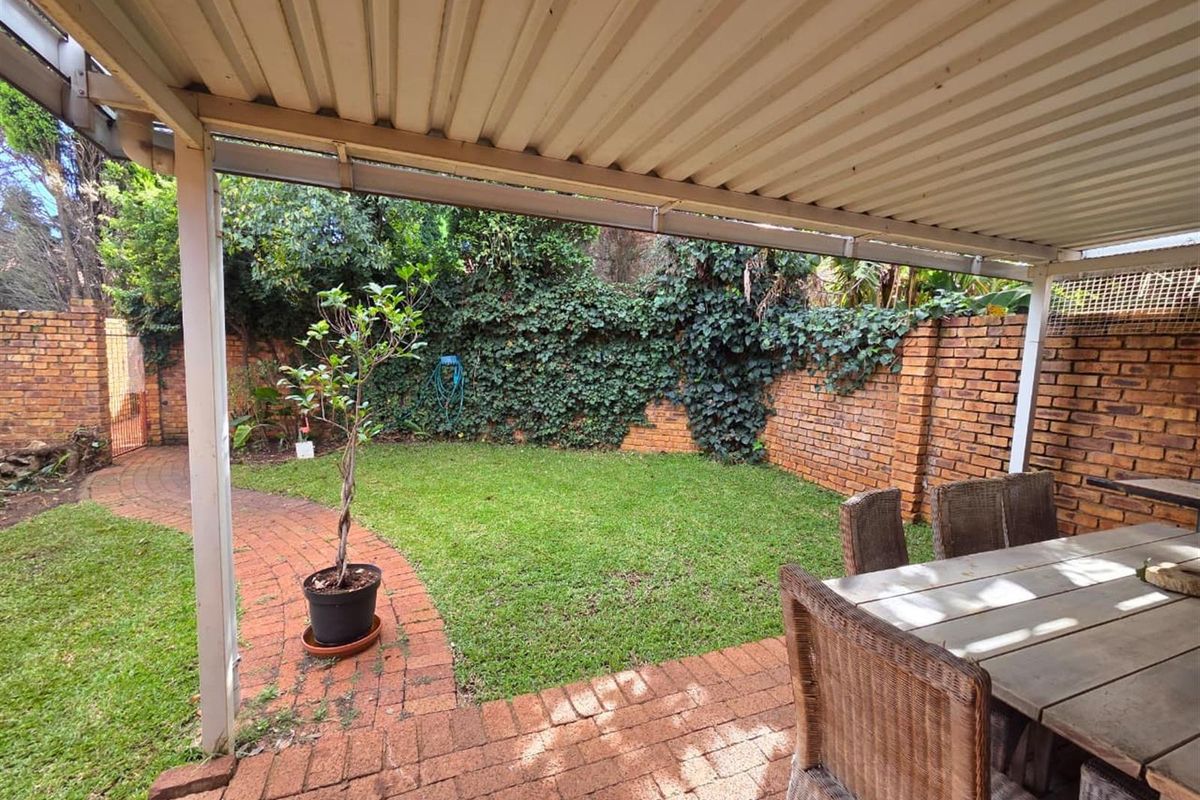2 Bedroom Townhouse For Sale in Die Hoewes, Centurion - Photo 2