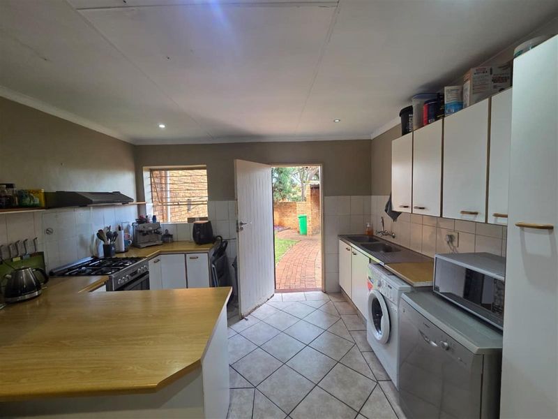 2 Bedroom Townhouse For Sale in Die Hoewes, Centurion - Photo 5