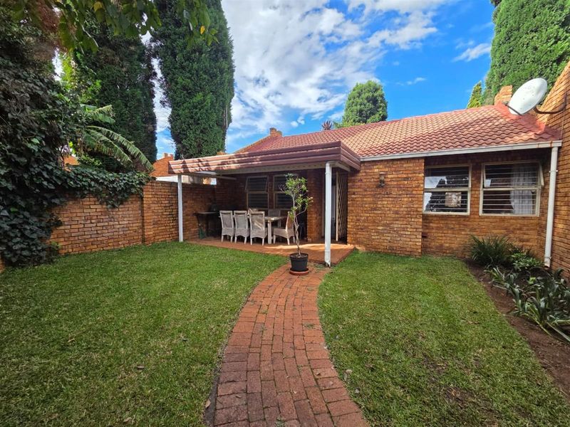 2 Bedroom Townhouse For Sale in Die Hoewes, Centurion - Photo 1