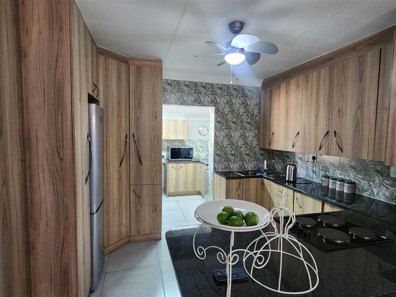 Stylish and Secure Living in Pin Oaks - Photo 8