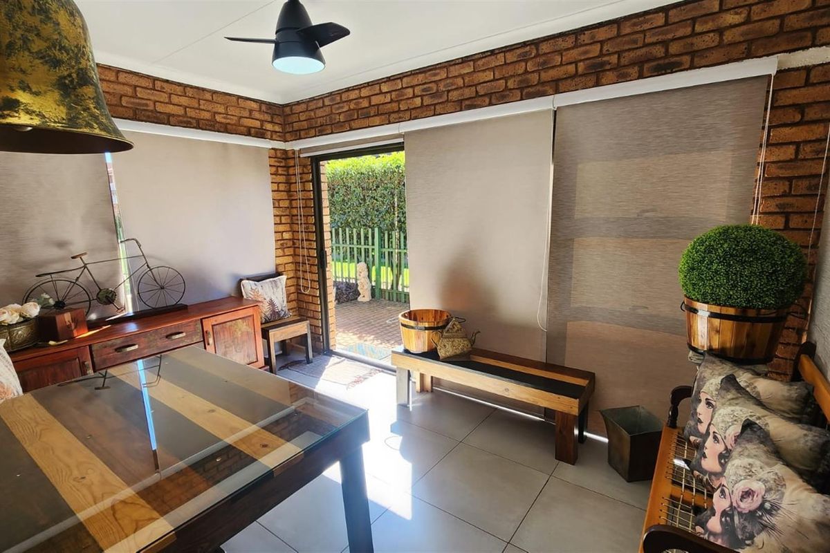 Stylish and Secure Living in Pin Oaks - Photo 5