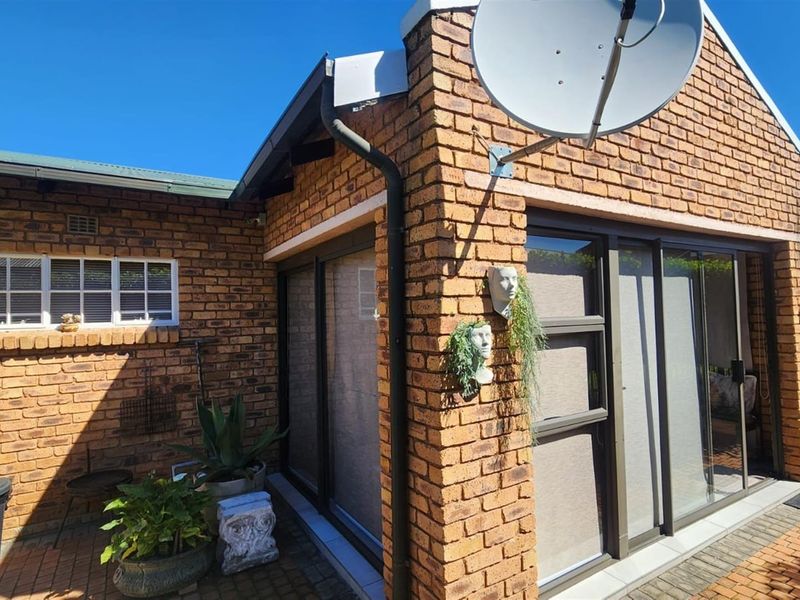 Modern Comfort and Secure Living in Sought-After Pin Oaks - Photo 6