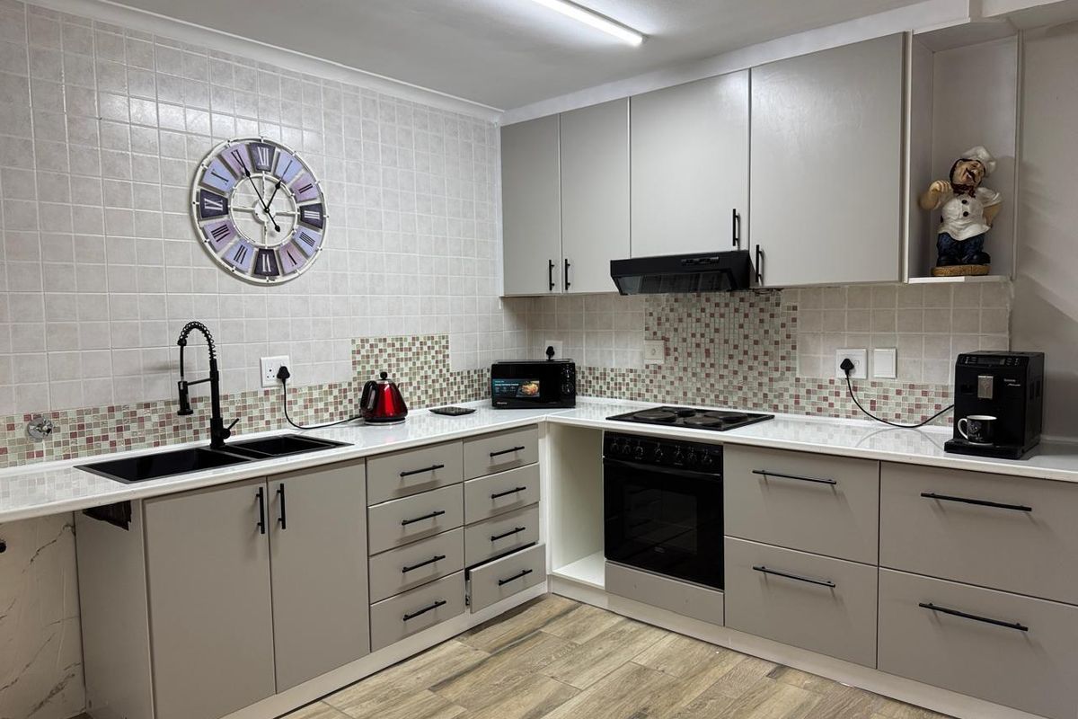 Rare Opportunity in Sought-After Kleinbron Estate - Photo 3