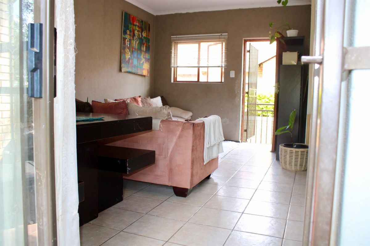 2-Bedroom Townhouse with Spacious Private Garden in Secure Randpark Ridge Complex - Photo 4