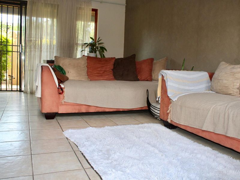 2-Bedroom Townhouse with Spacious Private Garden in Secure Randpark Ridge Complex - Photo 5
