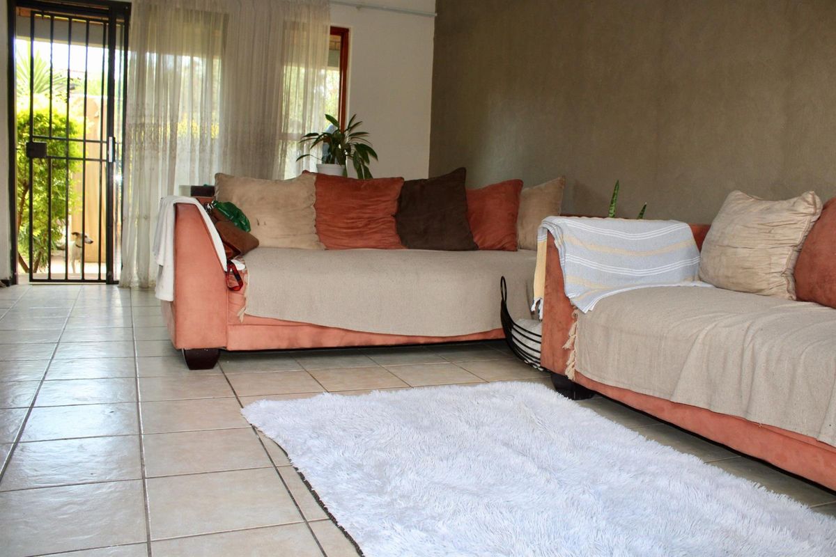2-Bedroom Townhouse with Spacious Private Garden in Secure Randpark Ridge Complex - Photo 5